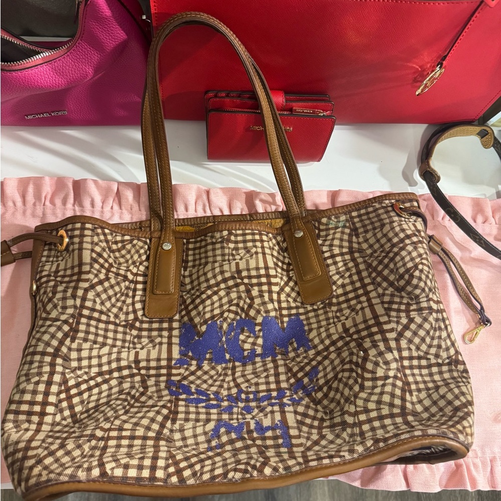 Preloved MCM Reversible Liz Shopper in Visetos